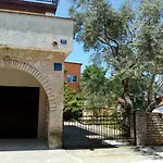 Dora Apartment *